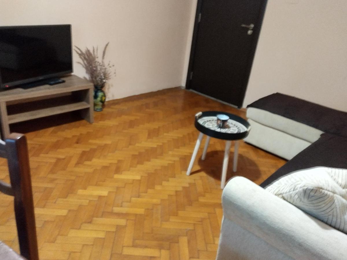 Прекрасен Апартамент В Бургас Burgas Bagian luar foto